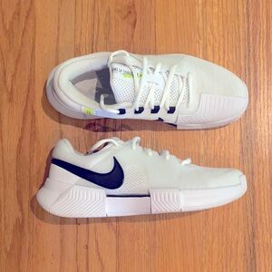Nike: Women’s Hard Court Tennis SHOES Zoom GP Challenge 1 - Size 7 - White/Black